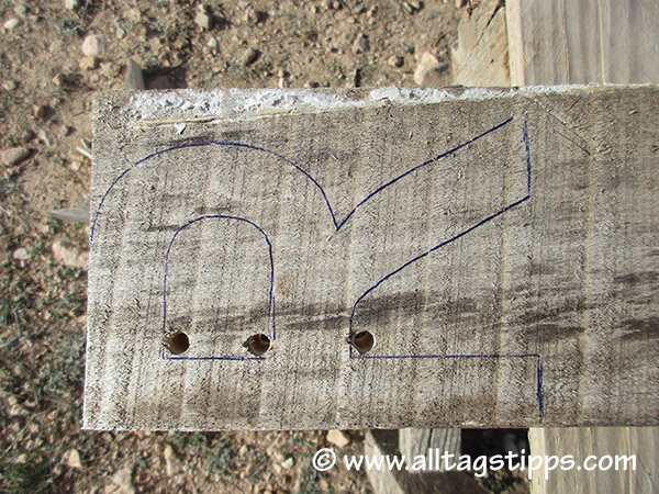 Ein Holzschild Mit Ausgesagten Buchstaben Fur Einen Namen Basteln Alltagstipps