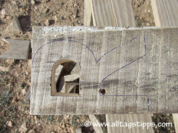 Ein Holzschild Mit Ausgesagten Buchstaben Fur Einen Namen Basteln Alltagstipps